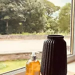 Devonshire Bungalow - Close To The Coast & Lakes.