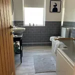 Devonshire Bungalow - Close To The Coast & Lakes.